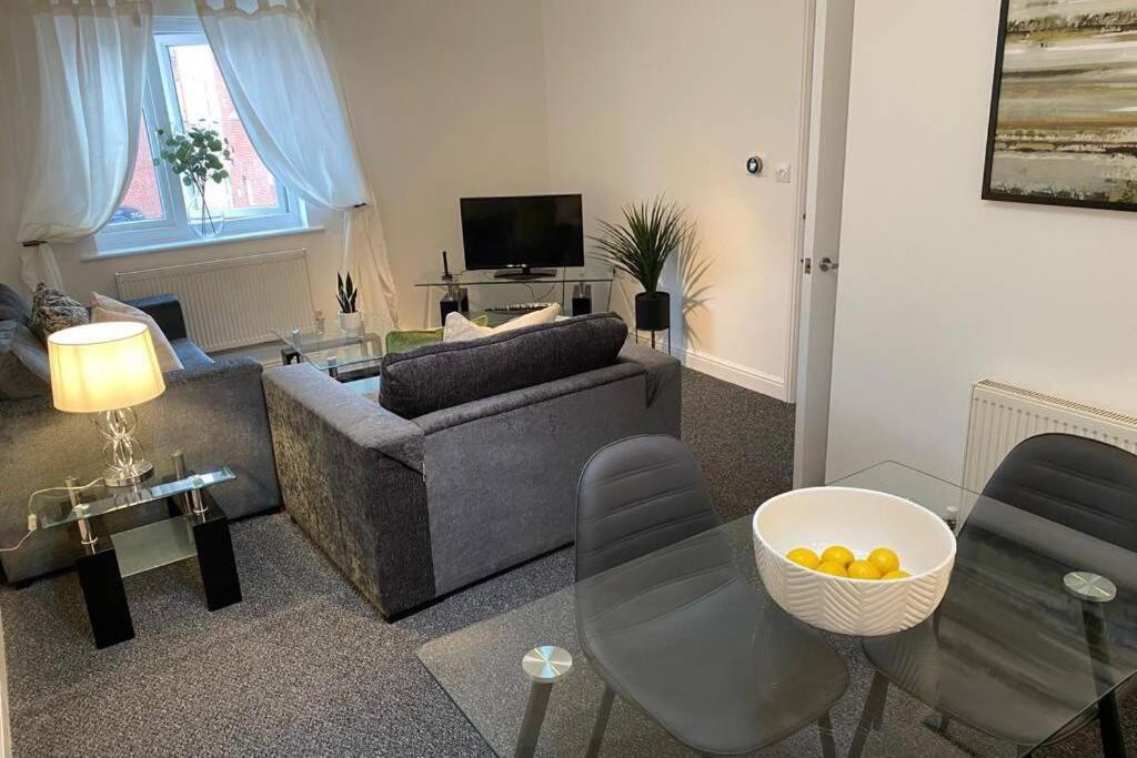 Alicia Newport By Mia Living 2 Bedroom Apartment With Dedicated Parking Exterior photo