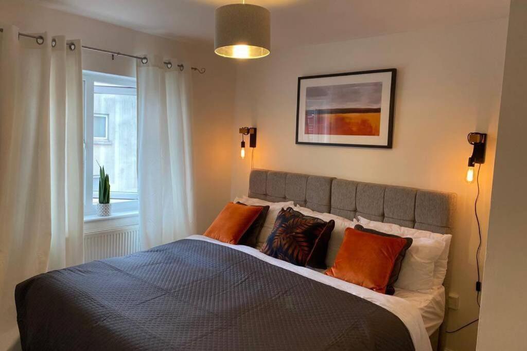 Alicia Newport By Mia Living 2 Bedroom Apartment With Dedicated Parking Exterior photo